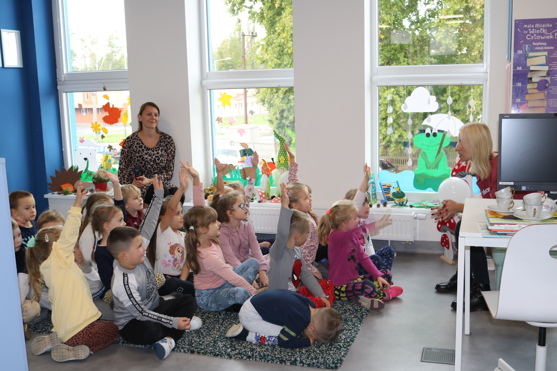Lekcje biblioteczne z udziałem dzieci z przedszkola Pod Topolą