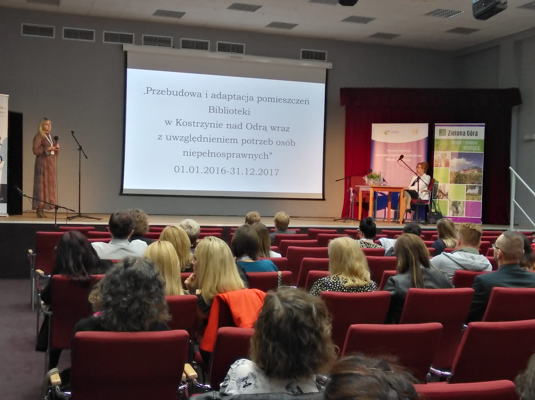 Uczestnicy Forum Lubuskich Bibliotek w trakcie wystąpienia Pani Dyrektor Kostrzyńskiej Miejskiej Biblioteki