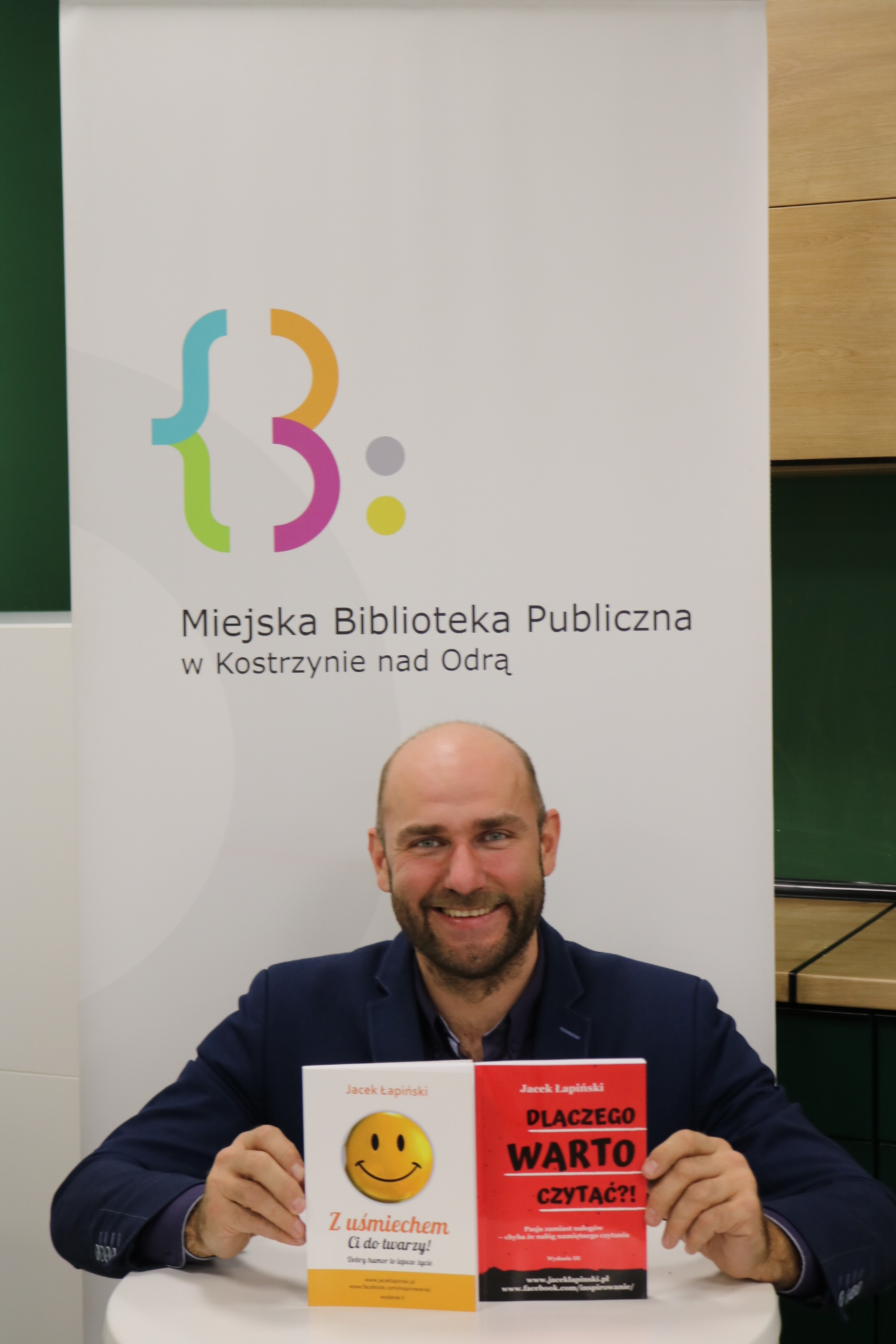 Autor Jacek Łapiński prezentuje swoją książkę: Dlaczego warto czytać