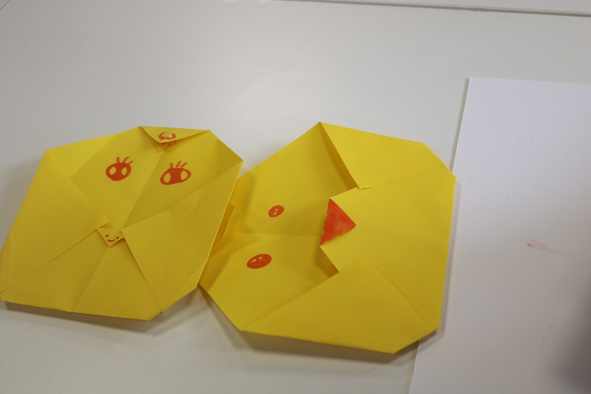 prace uczestników warsztatów Origami w Bibliotece